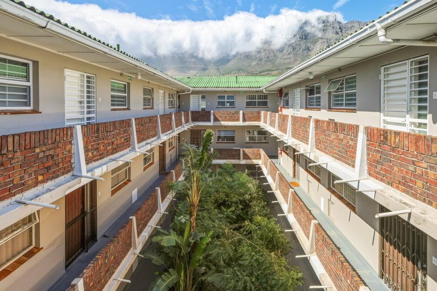 To Let 2 Bedroom Property for Rent in Gardens Western Cape